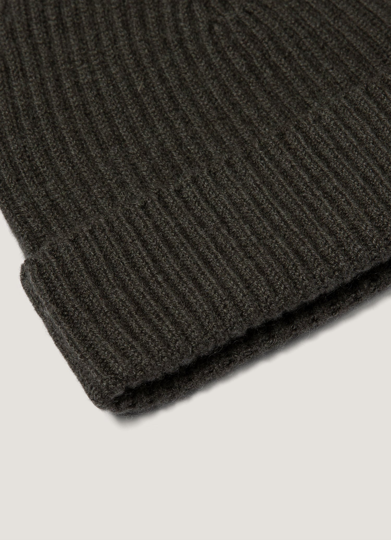 Cashmere Ribbed Hat in Dark Green