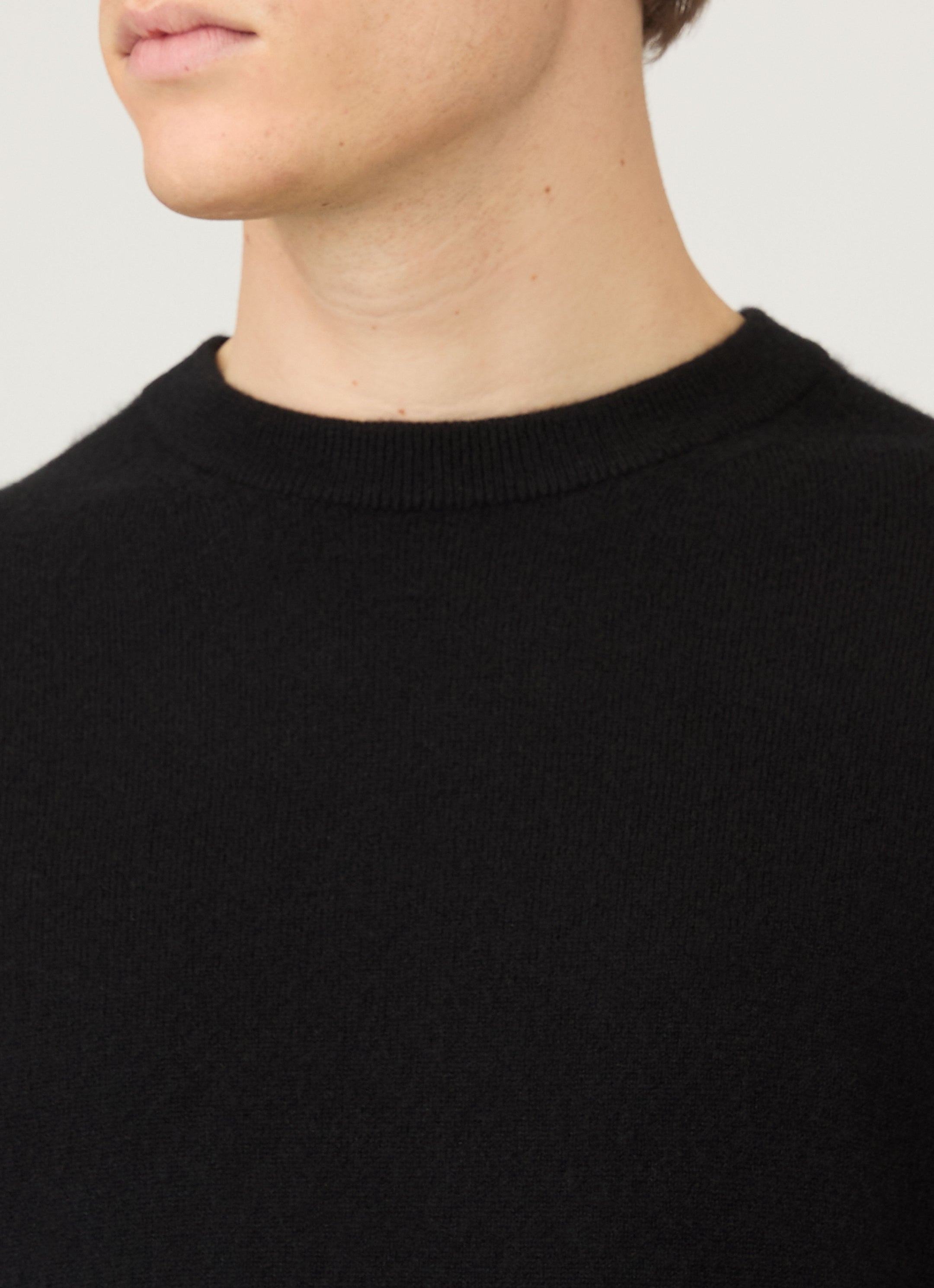 Men's Cashmere Crew Neck Jumper in Black