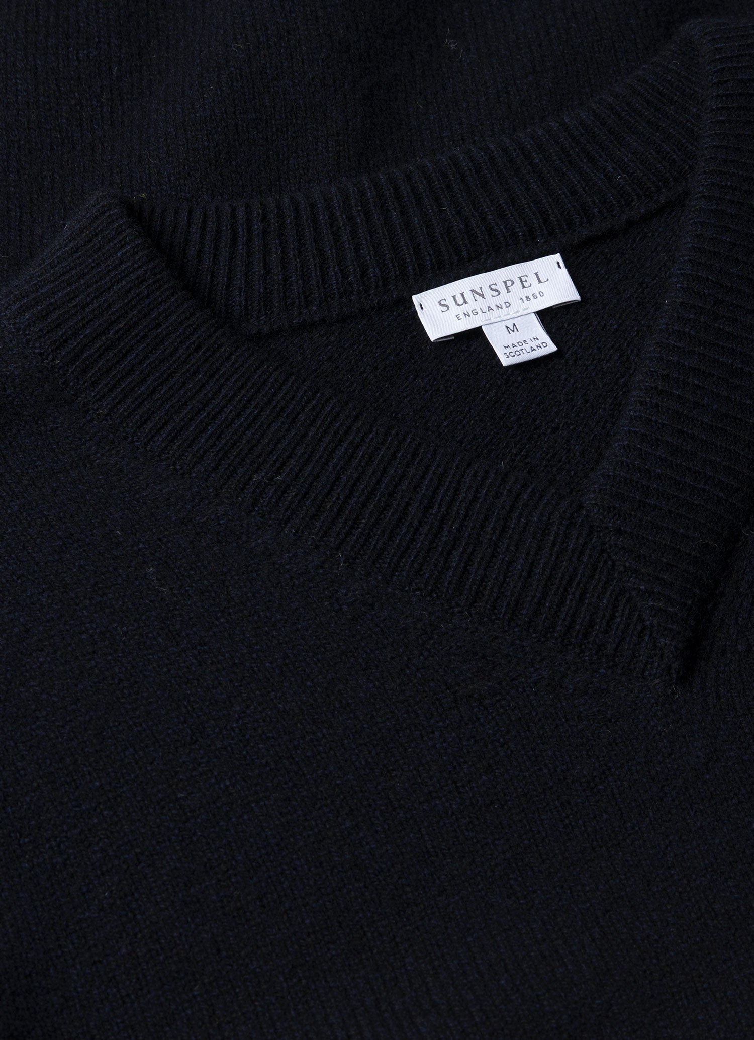 Men's Lambswool V-neck Jumper in Dark Navy Mouline