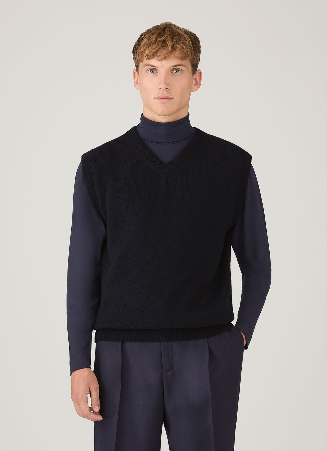 Men's Lambswool Vest in Dark Navy Mouline